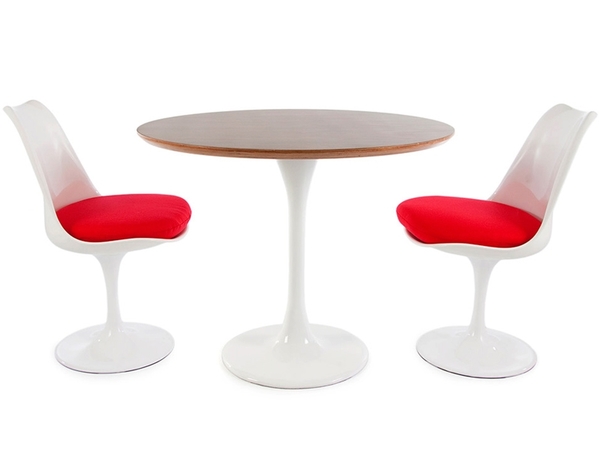 Tulip Table Saarinen and 2 chairs