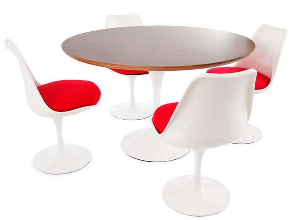 Tulip Table Saarinen and 4 chairs